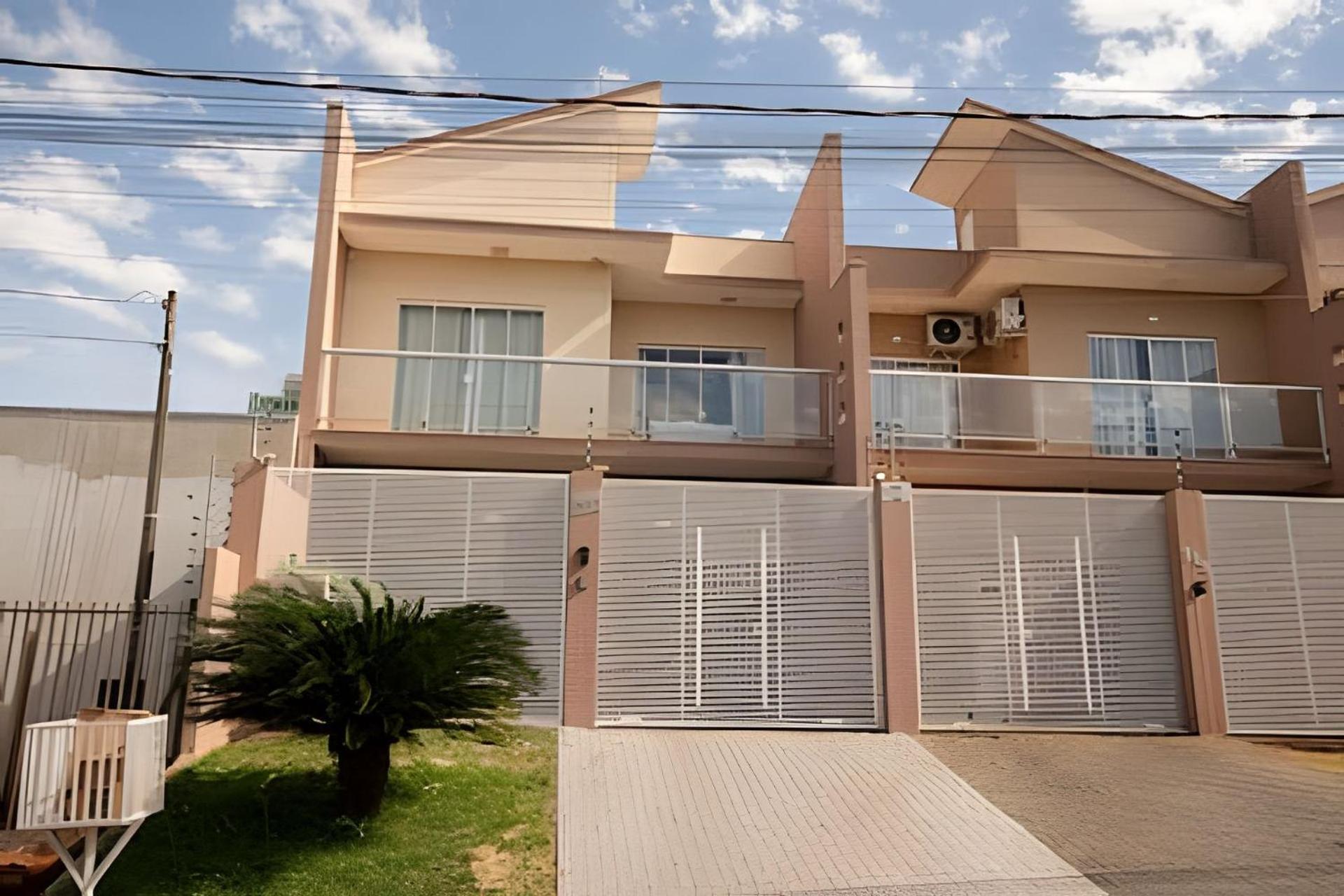 Sobrado Com 1 2 Ar 1km Shopping Jl Casa de férias